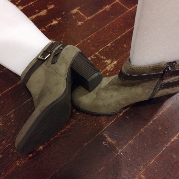 Liz Claiborne Ankle Bootie - Picture 4 of 4